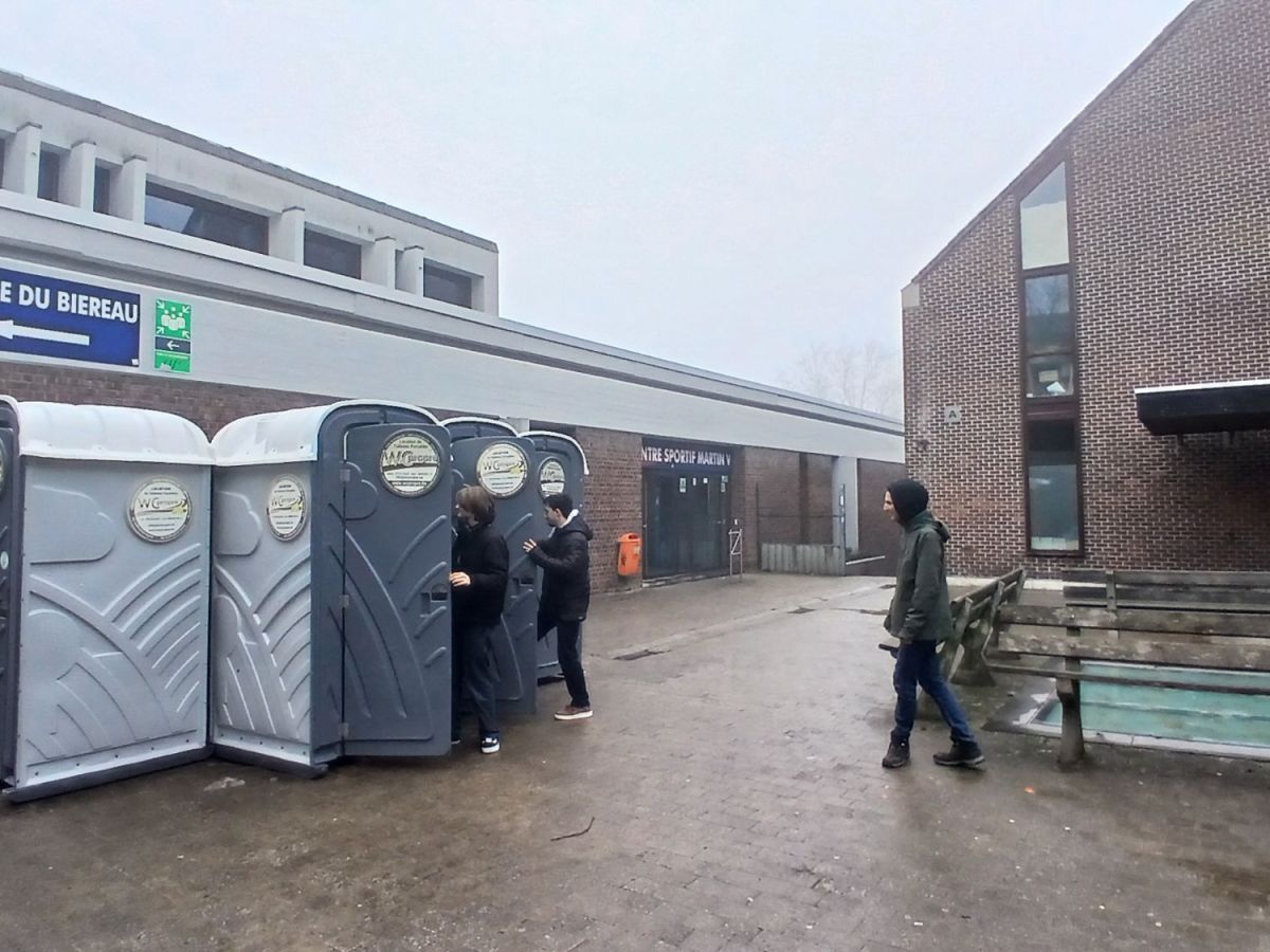 VIDEO/Biéreau : un petit pipi dans la cour&nbsp;?